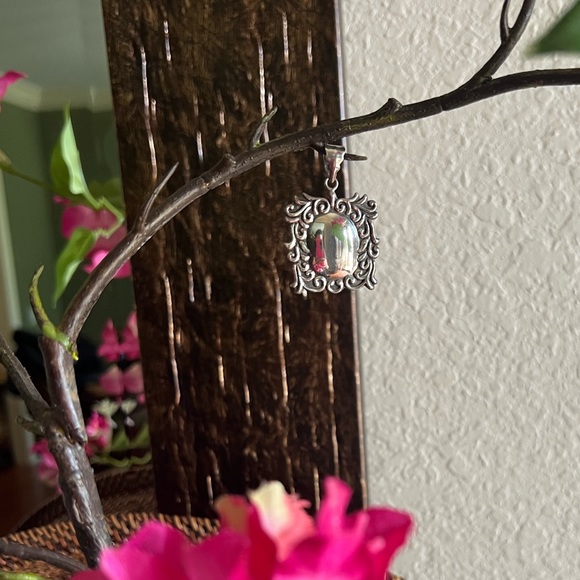 Square Sterling pendant with scroll design, - Picture 3 of 4